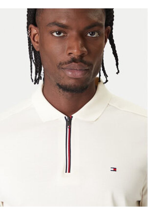 TOMMY HILFIGER - Tommy Hilfiger Polo MW0MW42808 Écru Regular Fit. Typ kołnierza: polo. Materiał: bawełna