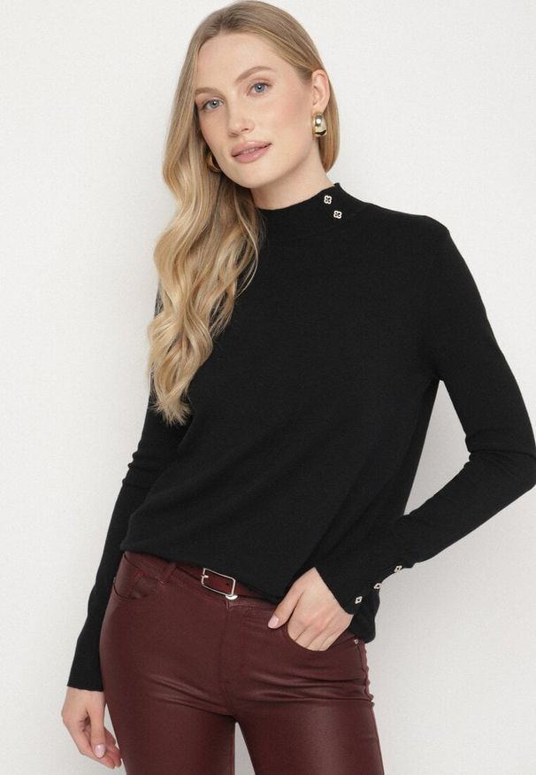 Born2be - Czarny Dopasowany Golf z Aplikacjami przy Dekolcie i Rękawach Unella. Typ kołnierza: golf. Kolor: czarny. Materiał: jeans. Wzór: aplikacja. Styl: elegancki