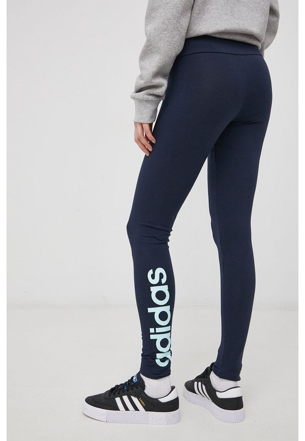Adidas - adidas Legginsy HD1689 damskie kolor czarny z nadrukiem. Stan: podwyższony. Kolor: czarny. Materiał: bawełna. Wzór: nadruk