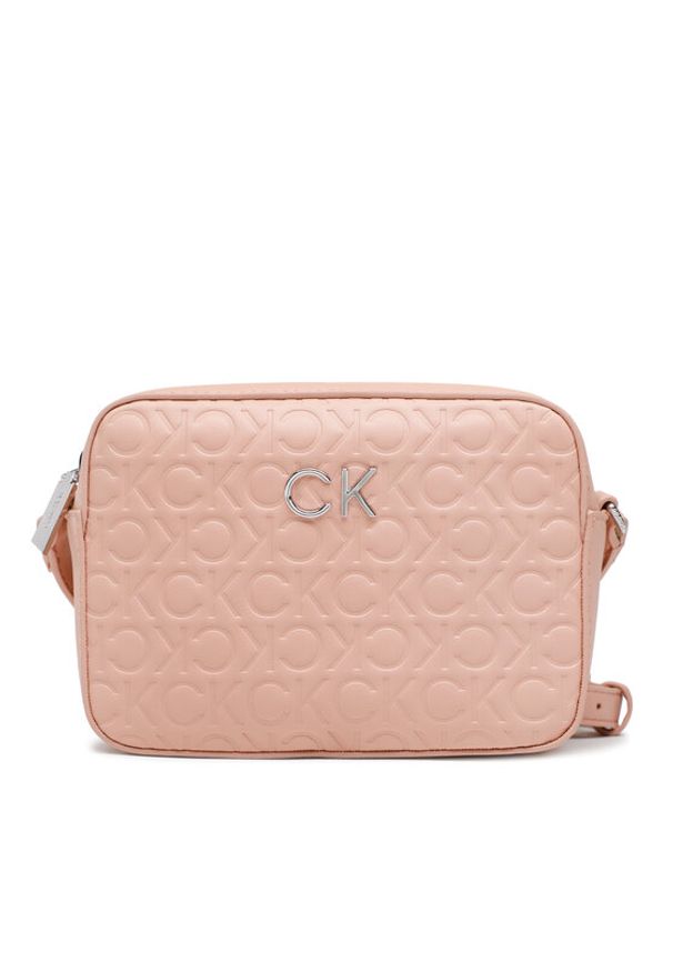 Calvin Klein Torebka Re-Lock Camera Bag Emb Mono K60K610199 Różowy. Kolor: różowy. Materiał: skórzane