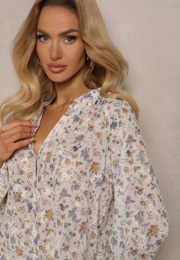 Renee - Beżowa Koszula w Kwiaty ze Stójką Przy Karku Ivaler. Okazja: na co dzień. Typ kołnierza: kołnierzyk stójkowy. Kolor: beżowy. Materiał: jeans. Wzór: kwiaty. Styl: casual