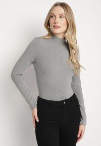 Born2be - Szara Bluzka Golf Typu Longsleeve Altera. Okazja: na co dzień, do pracy. Typ kołnierza: golf. Kolor: szary. Materiał: jeans. Długość rękawa: długi rękaw. Styl: casual, elegancki #1