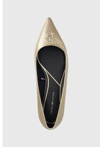 TOMMY HILFIGER - Tommy Hilfiger baleriny skórzane Pointy Chic kolor złoty. Kolor: złoty. Materiał: skóra. Obcas: na obcasie. Wysokość obcasa: niski #3