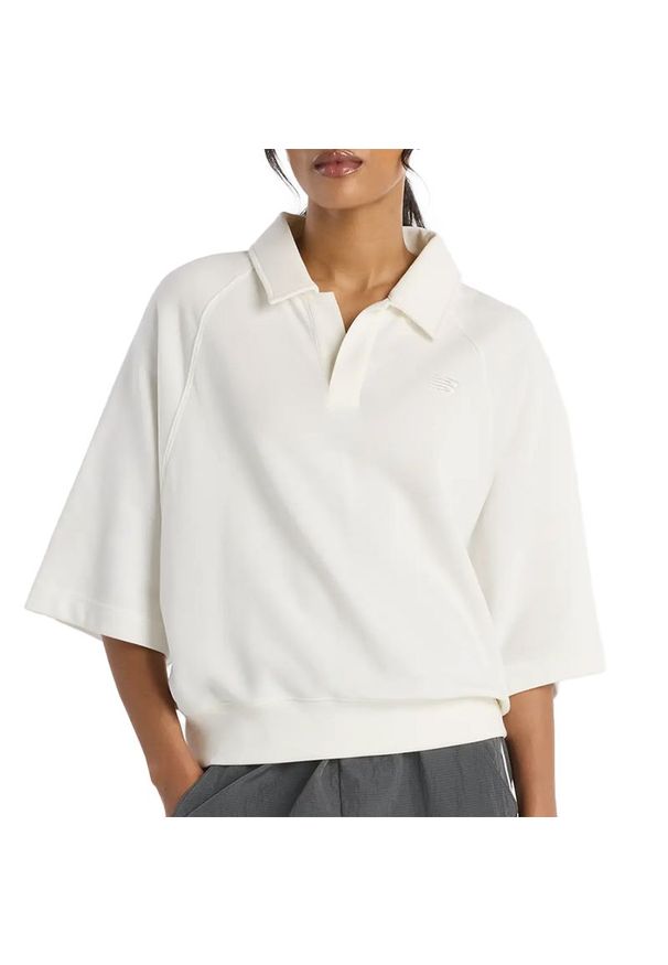 Koszulka damska New Balance WT611044SST - biała. Kolor: biały. Materiał: materiał, bawełna, poliester. Długość rękawa: krótki rękaw. Długość: krótkie. Wzór: haft, aplikacja