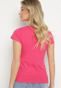 Born2be - Różowy Bawełniany T-shirt o Klasycznym Fasonie Lialova. Okazja: na co dzień. Typ kołnierza: dekolt w serek. Kolor: różowy. Materiał: bawełna. Styl: klasyczny #3