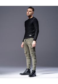 GUNS & TUXEDOS - Czarny sweter Edox. Okazja: na co dzień. Kolor: czarny. Materiał: tkanina. Długość rękawa: długi rękaw. Długość: długie. Styl: klasyczny, casual, elegancki #2