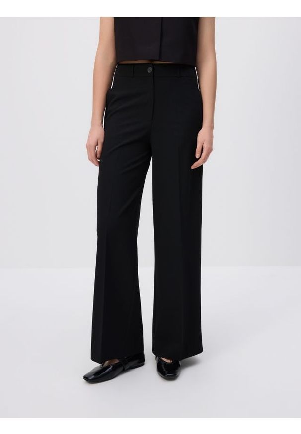 Reserved - Szerokie spodnie z kantem - czarny. Kolor: czarny. Materiał: tkanina, wiskoza