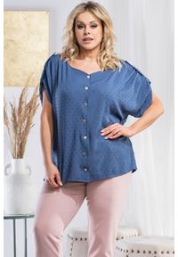 KARKO - Bluzka przewiewna rozpinana z wiskozy w kropki BENIAMINA jean PROMOCJAs. Okazja: na imprezę, na plażę, na co dzień, na spacer. Typ kołnierza: dekolt w serek. Materiał: wiskoza. Długość rękawa: krótki rękaw. Długość: krótkie. Wzór: kropki. Sezon: lato. Styl: wakacyjny, casual #1