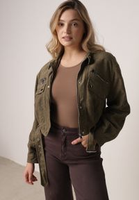 Born2be - Ciemnobeżowa Kurtka z Imitacji Zamszu w Stylu Utility z Suwakami i Paskiem Birasa. Okazja: na co dzień. Kolor: beżowy. Materiał: zamsz. Wzór: gładki. Styl: casual, elegancki, rockowy #4