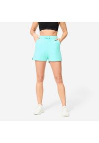 DOMYOS - Spodenki fitness damskie Domyos. Kolor: zielony, niebieski, wielokolorowy. Materiał: poliester, materiał, elastan, bawełna. Sport: fitness #1