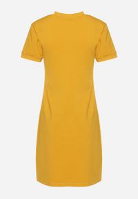 Born2be - Żółta Bawełniana Sukienka T-shirtowa o Dopasowanym Kroju Maristar. Okazja: na co dzień. Kolor: żółty. Materiał: bawełna. Długość rękawa: krótki rękaw. Typ sukienki: dopasowane. Styl: casual, elegancki #6