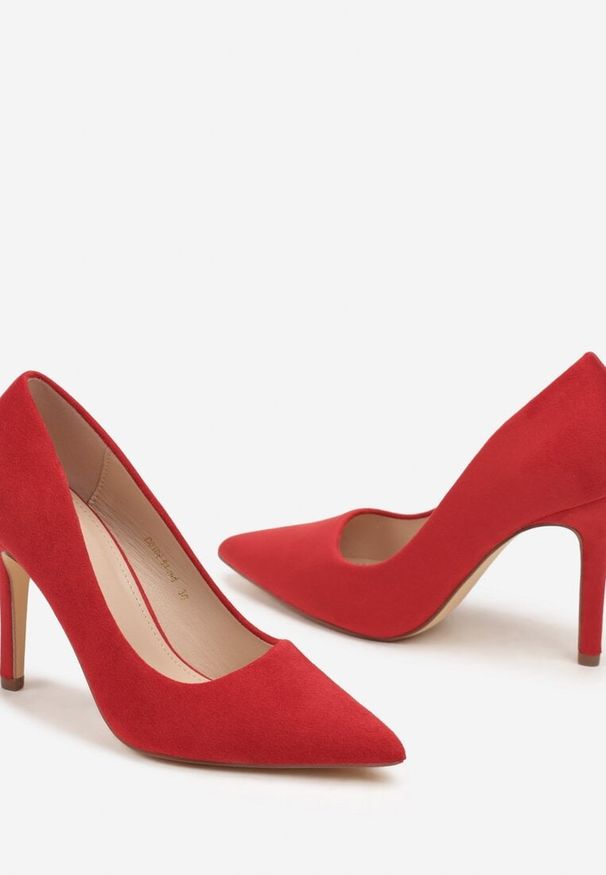 Renee - Czerwone Szpilki w Klasycznym Stylu Mevalor. Kolor: czerwony. Materiał: zamsz. Obcas: na szpilce. Styl: klasyczny