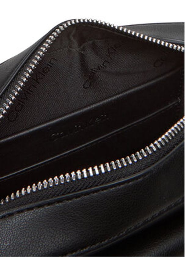 Calvin Klein Torebka Ck Re-Lock Pocket Camera Bag LV04F3102G Czarny. Kolor: czarny. Materiał: skórzane