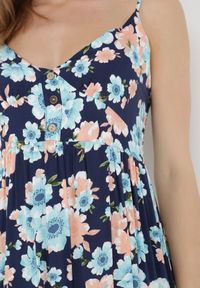 Born2be - Granatowa Sukienka Damaia. Typ kołnierza: kołnierz z falbankami. Kolor: niebieski. Materiał: wiskoza. Długość rękawa: na ramiączkach. Wzór: kwiaty. Długość: maxi #3