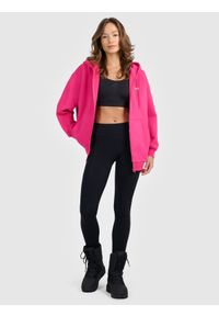 4f - 4F Bluza dresowa rozpinana z kapturem damska - różowa M. Okazja: na co dzień. Typ kołnierza: kaptur. Kolor: różowy. Materiał: dresówka. Styl: casual, klasyczny