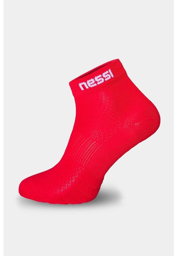 NESSI SPORTSWEAR - Bezszwowe skarpety oddychające Nessi Sportswear. Kolor: czerwony. Sport: bieganie