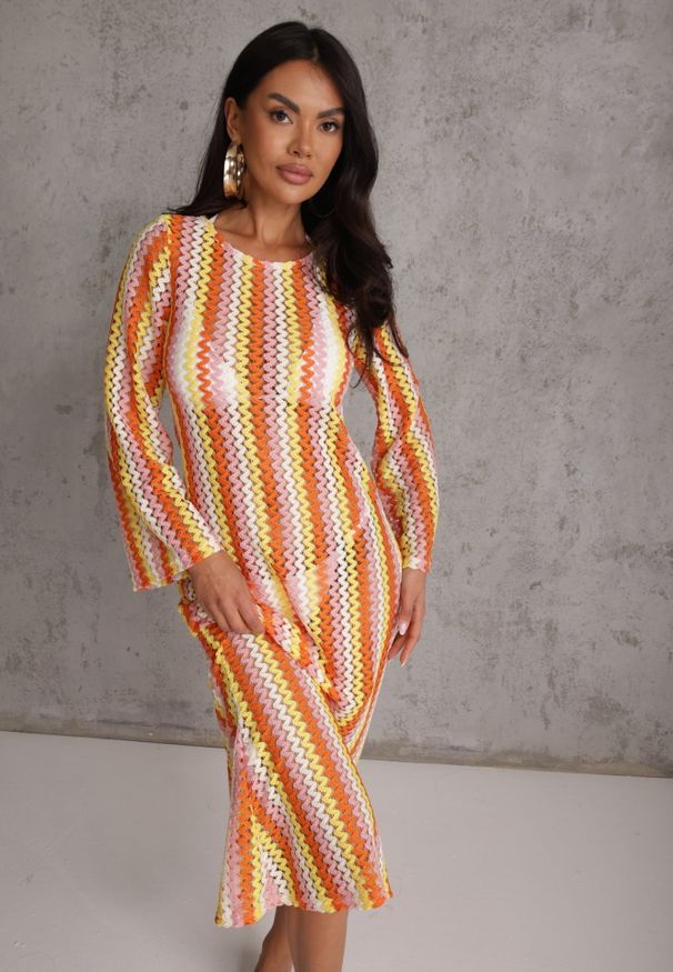 Renee - Pomarańczowa Sukienka Dopasowana w Stylu Boho z Plecionego Materiału w Paski Nasehle. Okazja: na co dzień, na plażę. Kolor: pomarańczowy. Materiał: materiał. Długość rękawa: długi rękaw. Wzór: paski. Typ sukienki: dopasowane. Styl: boho