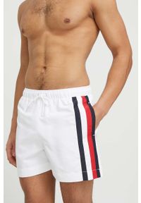 TOMMY HILFIGER - Tommy Hilfiger szorty kąpielowe kolor biały. Kolor: biały. Materiał: tkanina, poliester #1