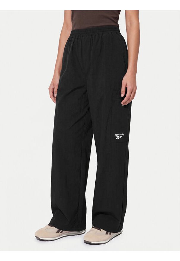 Reebok Spodnie dresowe Zofia RK25679CCW Czarny Relaxed Fit. Kolor: czarny. Materiał: syntetyk