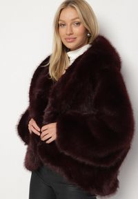 Born2be - Bordowa Kurtka Futerko Oversize z Kapturem Unillea. Okazja: na co dzień. Typ kołnierza: kaptur. Kolor: czerwony. Materiał: futro. Styl: casual, elegancki #2