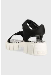 Love Moschino sandały damskie kolor czarny na platformie JA16216G0GIX300A. Zapięcie: rzepy. Kolor: czarny. Materiał: materiał. Wzór: gładki. Obcas: na platformie. Wysokość obcasa: niski #2