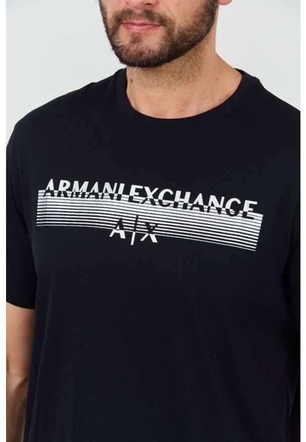 Armani Exchange - ARMANI EXCHANGE Granatowy męski t-shirt ze srebrnym logo, Rozmiar XXL. Kolor: niebieski
