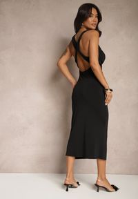 Renee - Czarna Sukienka Dopasowana z Marszczeniem i Odkrytymi Plecami Artewin. Okazja: na co dzień. Kolor: czarny. Materiał: jeans. Typ sukienki: dopasowane. Styl: casual #4