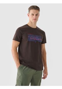 4f - 4F T-shirt regular z nadrukiem męski - brązowy XL. Okazja: na co dzień. Kolor: brązowy. Materiał: bawełna, jersey, dzianina. Długość rękawa: krótki rękaw. Długość: krótkie. Wzór: nadruk. Styl: sportowy, klasyczny, casual