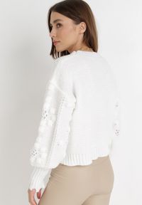 Born2be - Biały Sweter Demile. Kolor: biały. Długość: długie. Wzór: aplikacja. Styl: klasyczny #2