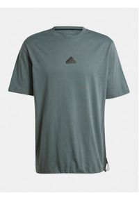 Adidas - adidas T-Shirt City Escape IN3709 Zielony Loose Fit. Kolor: zielony. Materiał: bawełna #3