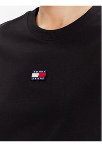 Tommy Jeans T-Shirt Badge czaDW0DW15640 Czarny Regular Fit. Kolor: czarny. Materiał: bawełna
