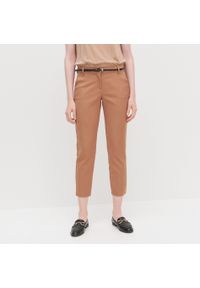 Reserved - Spodnie z paskiem - Beżowy. Kolor: beżowy #1