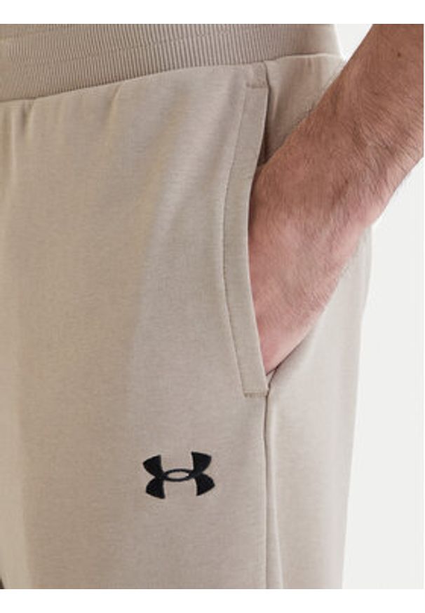 Under Armour Szorty sportowe UA Rival Lightweight 6009345 Beżowy Regular Fit. Kolor: beżowy. Materiał: bawełna. Styl: sportowy
