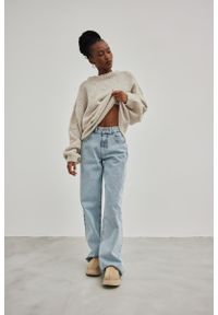 Marsala - Spodnie jeansowe z szerokimi nogawkami w kolorze LIGHT DENIM - MANHATTAN. Okazja: na co dzień. Materiał: jeans, denim. Wzór: haft, aplikacja. Styl: casual, elegancki