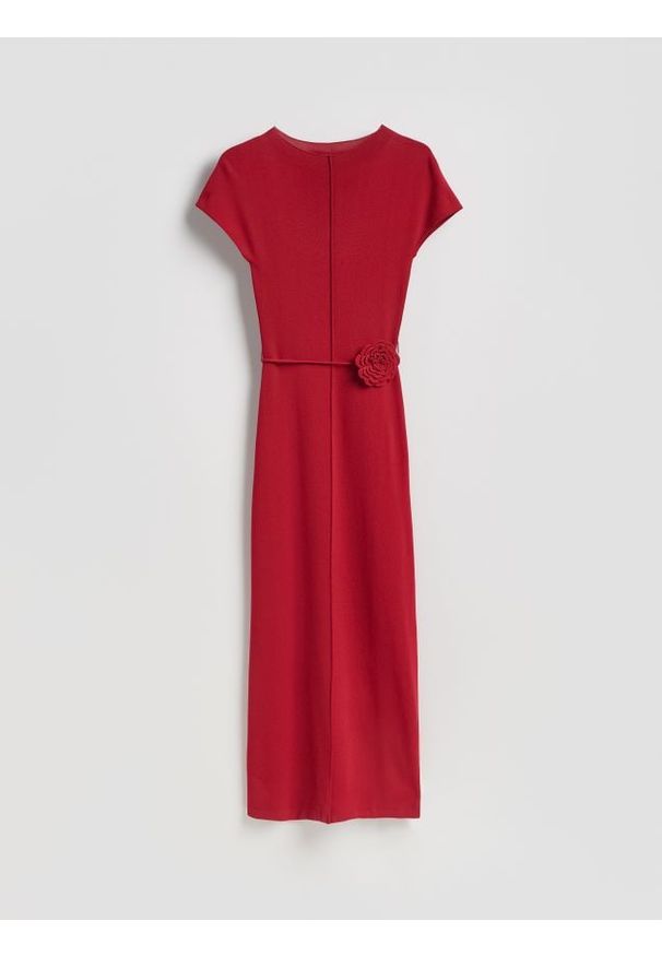 Reserved - Sukienka maxi z ozdobnym paskiem - czerwony. Kolor: czerwony. Materiał: wiskoza, dzianina. Długość: maxi