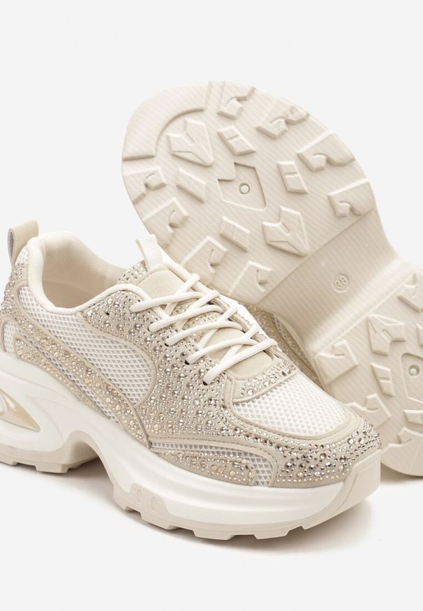 Renee - Beżowe Sneakersy na Platformie Ozdobione Cyrkoniami Kornelai. Okazja: na co dzień. Kolor: beżowy. Wzór: aplikacja. Obcas: na platformie