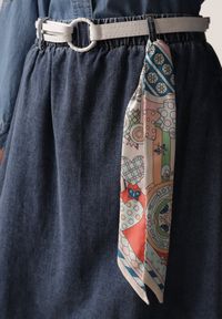 Born2be - Granatowa Rozkloszowana Spódnica Jeansowa z Bawełny z Paskiem z Apaszką Ipharianne. Okazja: na co dzień, do pracy, na spotkanie biznesowe. Kolor: niebieski. Materiał: jeans, bawełna. Styl: klasyczny, casual, biznesowy #2