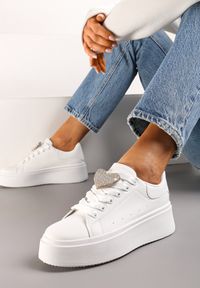 Born2be - Białe Sneakersy Caius. Kolor: biały. Materiał: materiał, satyna, skóra ekologiczna. Szerokość cholewki: normalna. Obcas: na platformie #4