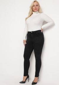 Born2be - Czarne Jeansy Skinny o Modelu Push Up z Regularną Talią Vistanza. Kolekcja: plus size. Kolor: czarny #7