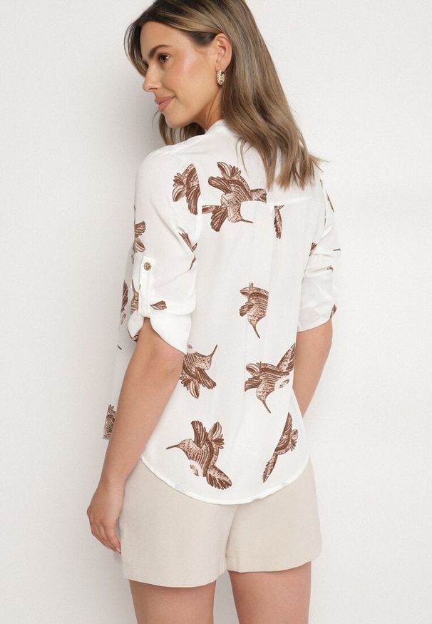 Born2be - Biała Koszula z Bawełną z Motywem Ptaków Lumavisse. Okazja: na co dzień. Typ kołnierza: kołnierzyk klasyczny. Kolor: biały. Materiał: bawełna. Styl: casual, klasyczny, elegancki