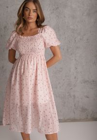Renee - Różowa Rozkloszowana Sukienka z Tencelu w Stylu Baby Doll w Kwiatowy Print Harele. Okazja: na co dzień. Kolor: różowy. Wzór: nadruk, kwiaty. Typ sukienki: rozkloszowane. Materiał: poliester. Długość rękawa: krótki rękaw. Sezon: lato. Styl: casual. Długość: mini #1