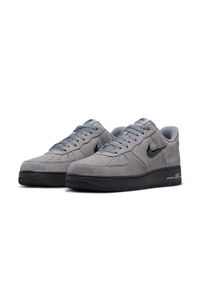 Buty Sportowe Męskie Nike Air Force 1 na co dzień. Okazja: na co dzień. Zapięcie: sznurówki. Kolor: wielokolorowy. Materiał: materiał, syntetyk. Szerokość cholewki: normalna. Model: Nike Air Force. Sport: turystyka piesza