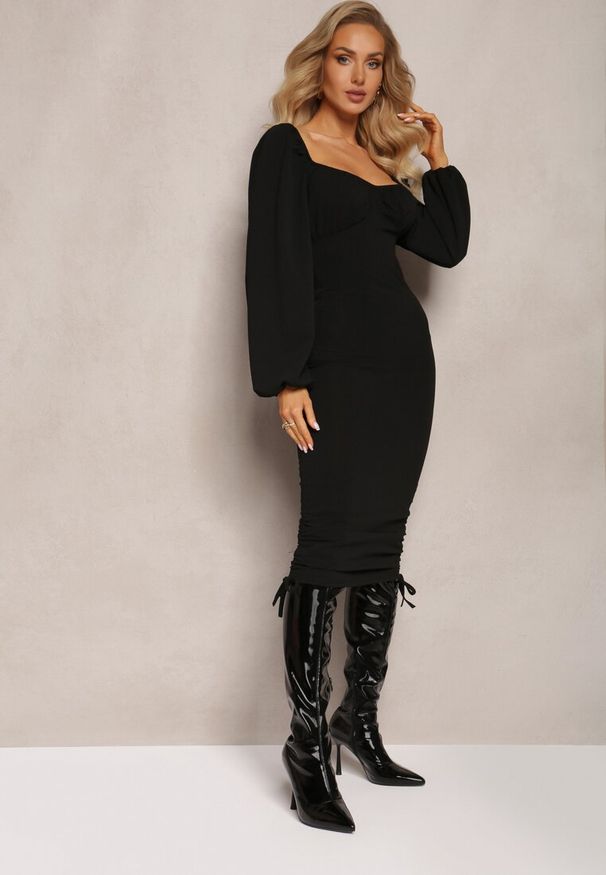 Renee - Czarna Dopasowana Sukienka z Szerokimi Rękawami i Ściągaczami Vercjoza. Kolor: czarny. Wzór: aplikacja