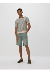 Reserved - Koszulka polo comfort w paski - granatowy. Typ kołnierza: polo. Kolor: niebieski. Materiał: dzianina, bawełna. Wzór: paski #1