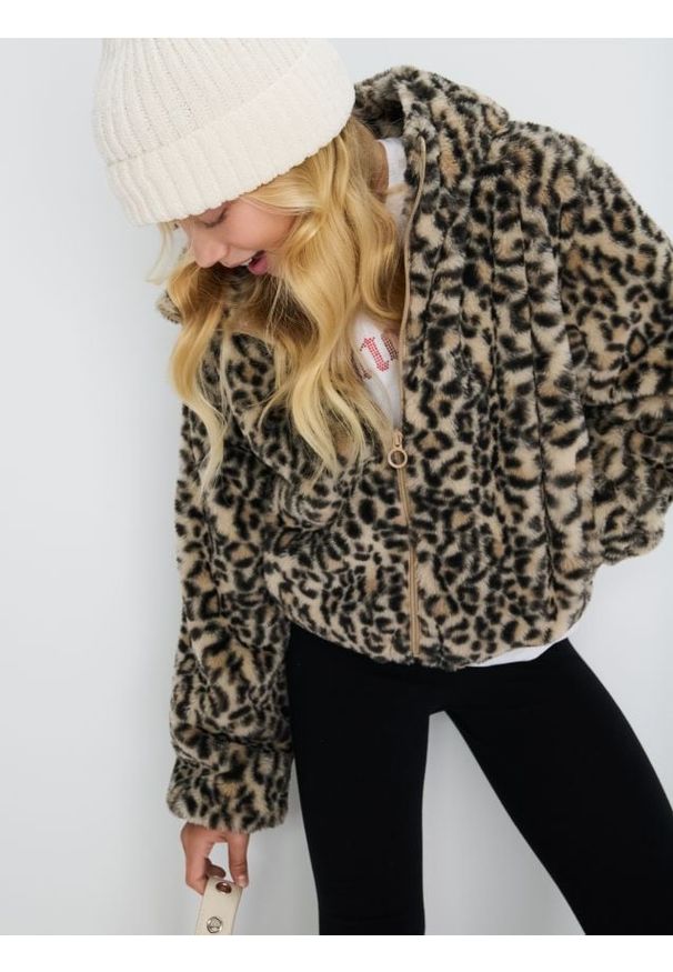 Sinsay - Puszysta kurtka z kapturem - beżowy. Typ kołnierza: kaptur. Kolekcja: plus size. Kolor: beżowy