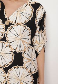 Born2be - Czarna Pudełkowa Sukienka z Lnem i Wiskozą w Kwiaty Rinosea. Okazja: na co dzień. Kolor: czarny. Materiał: len, wiskoza. Wzór: kwiaty. Styl: klasyczny, casual #4