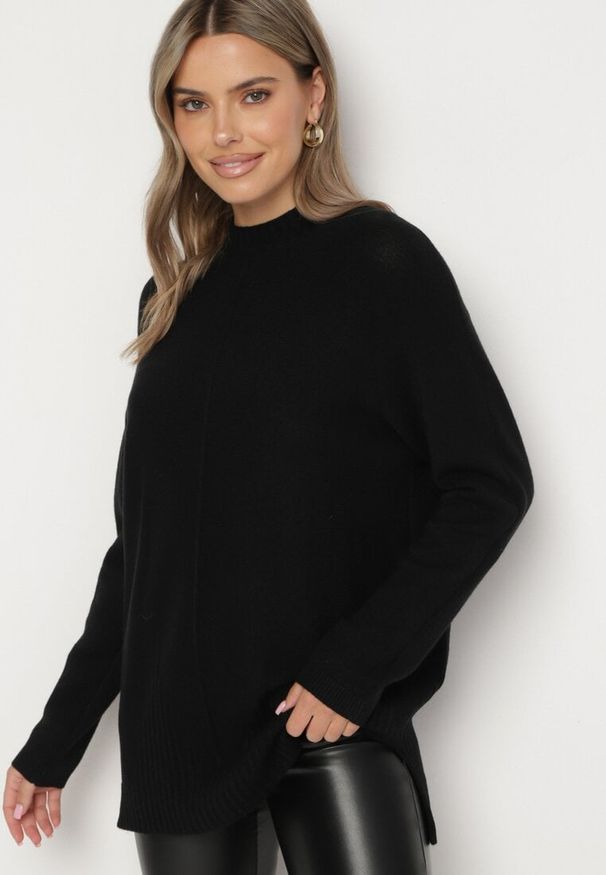Born2be - Czarny Sweter z Półgolfem z Prążkowanej Dzianiny z Wycięciami po Bokach Rerivra. Kolor: czarny. Materiał: dzianina, prążkowany. Styl: wizytowy, elegancki