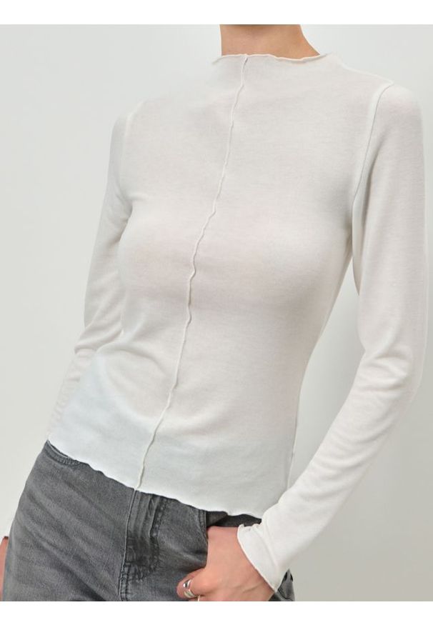 Sinsay - Bluzka z falbankami - kremowy. Typ kołnierza: kołnierz z falbankami. Kolor: kremowy