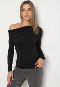 Born2be - Czarna Bluzka Vices o Asymetrycznym Kroju z Długimi Rękawami Kovrra. Okazja: na co dzień. Kolor: czarny. Materiał: jeans. Długość rękawa: długi rękaw. Długość: długie. Styl: casual #7