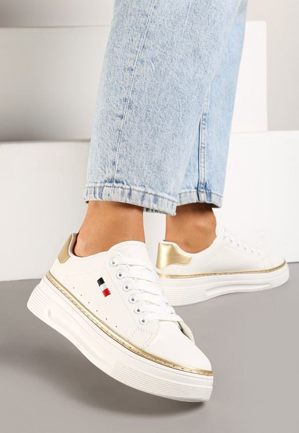 Born2be - Biało-Beżowe Sneakersy na Grubej Podeszwie z Przeszyciami Zanas. Kolor: biały